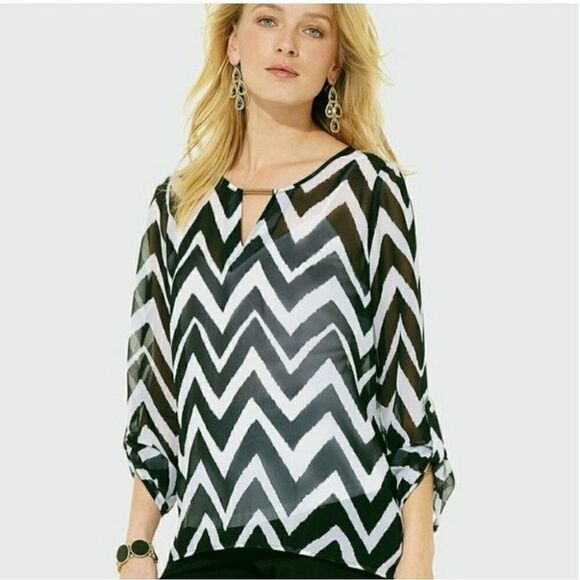 Zac And Rachel Chevron keyhole neck Blouse - Picture 1 of 9